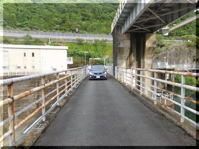 番外の小さい堰堤だけど、堤体の...