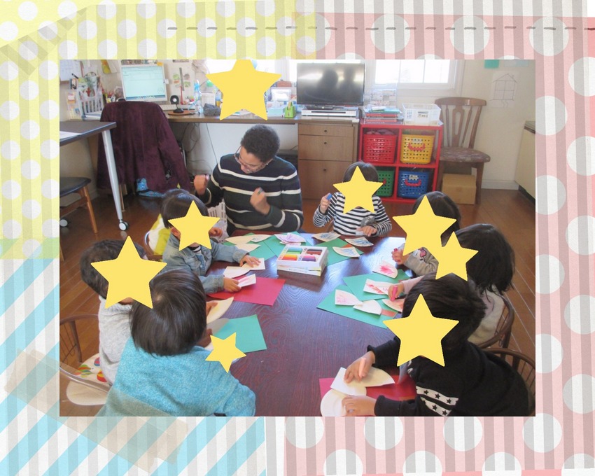 みんなで1つ1つ先生の話を聞き...
