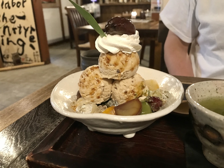 焼き物散歩道の古民家カフェどれ...