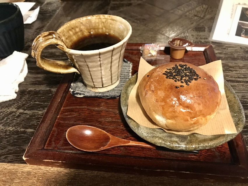 これも焼き物散歩道の古民家カフ...