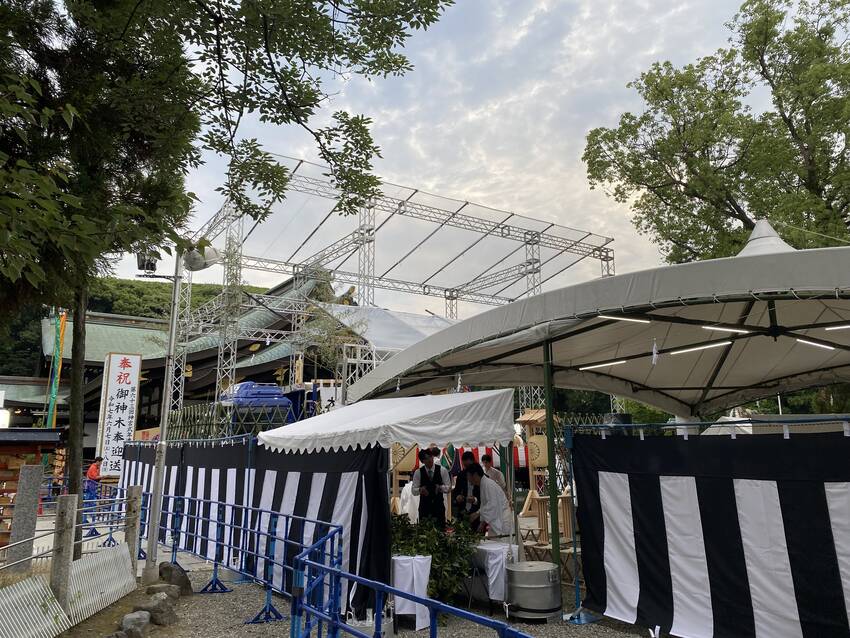 仮設とはいえ荘厳な境内でした...