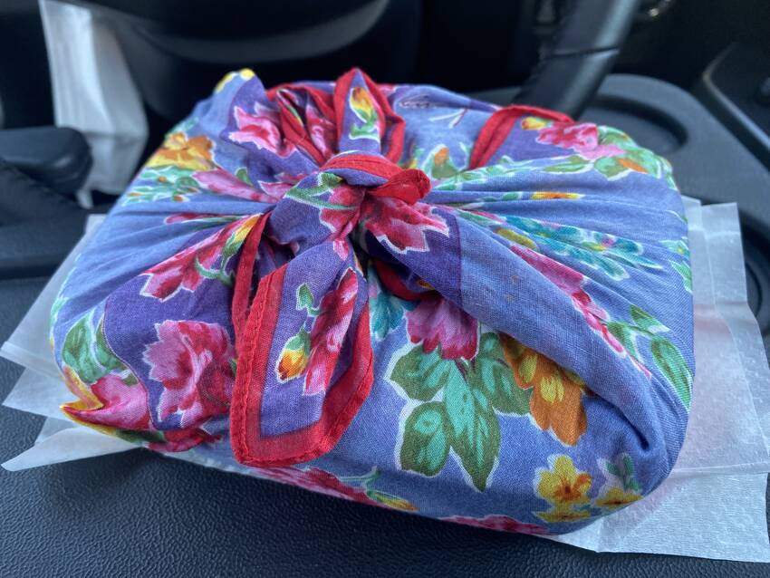 包みも綺麗なヤツだし…(笑)...