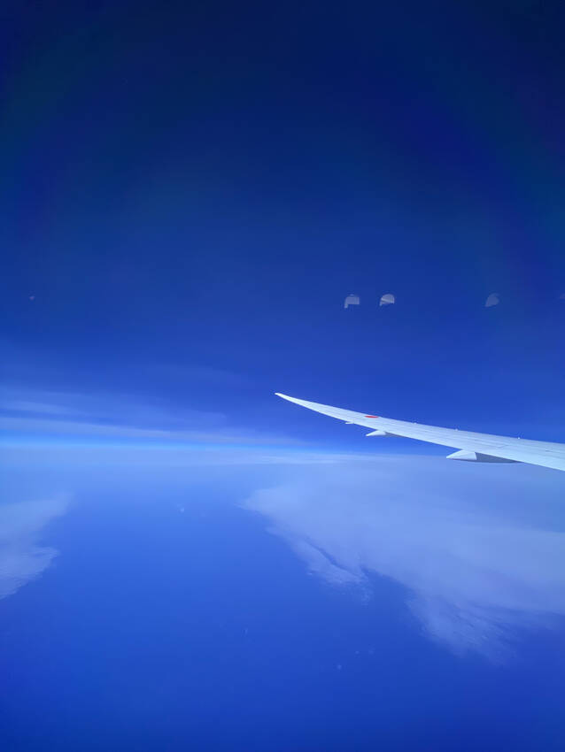 カナダの領空に入った頃窓側の知...