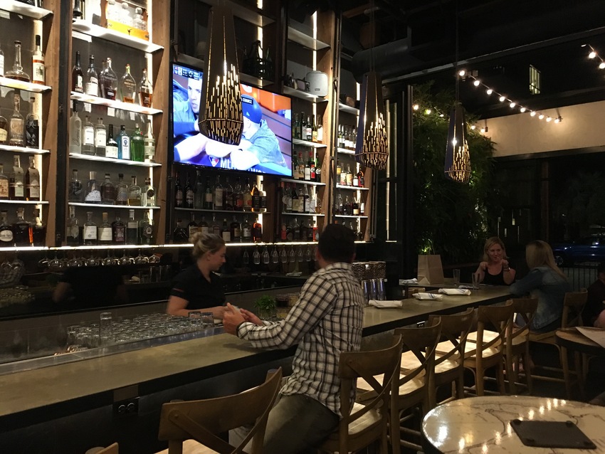 バーカウンターもおしゃれです...