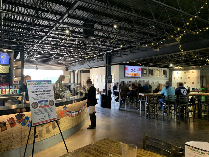 広くて開放感がある店内です...