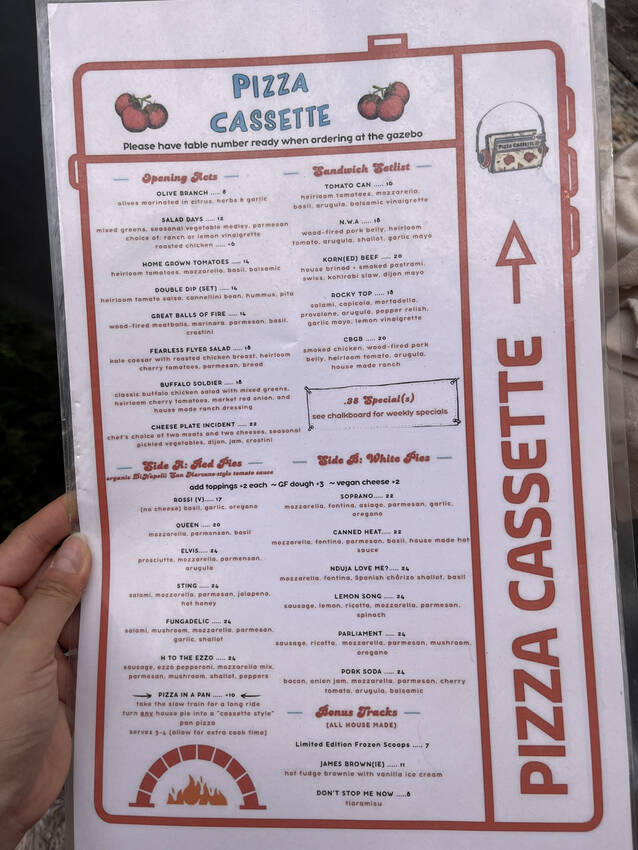 もちろんお食事もあります。...