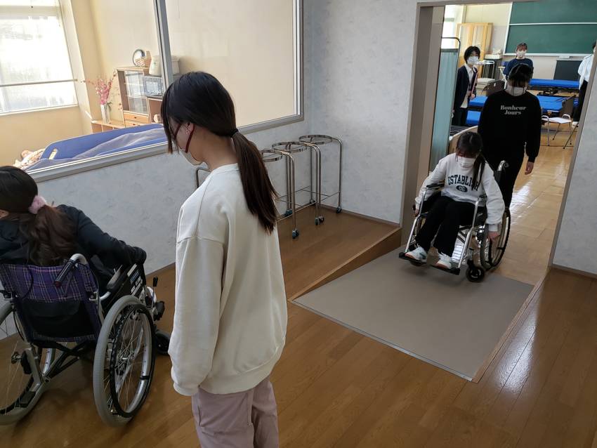 修文大学短期大学部で出前講座を...