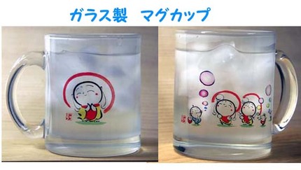ガラス製のマグカップ