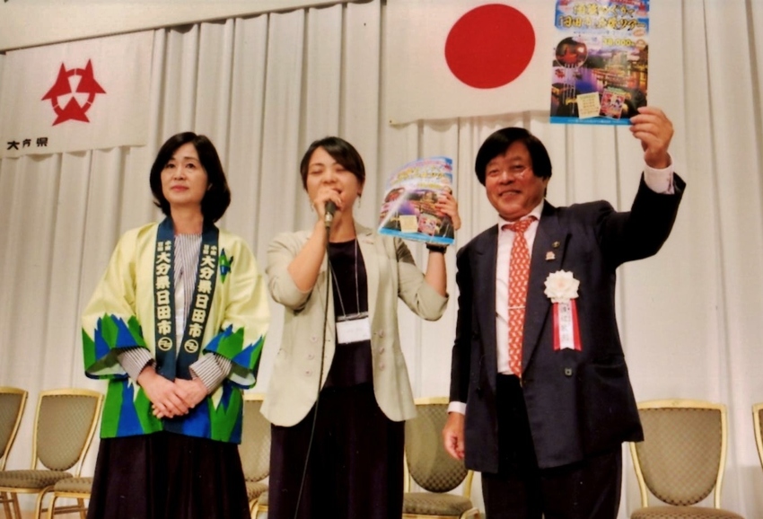 関西大分県人会で冨安社長のお母...