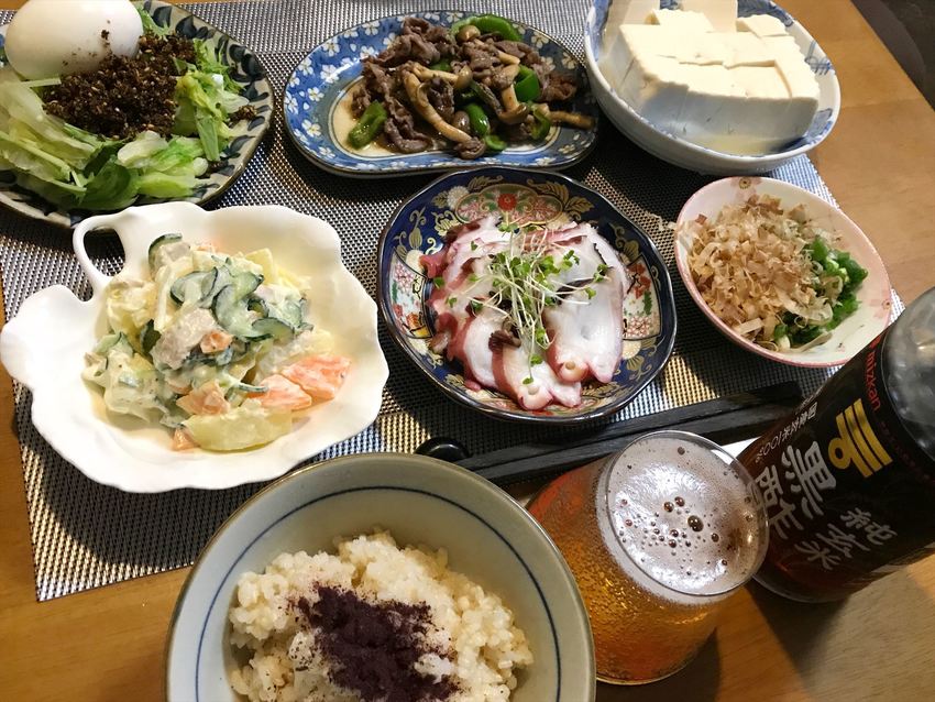 タコの刺身と玄米定食