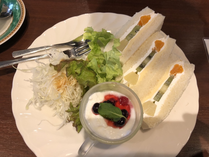 誰かさんのフルーツサンドモーニ...