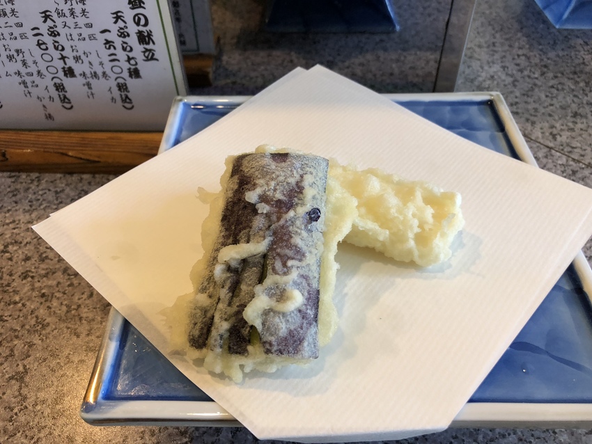 海老とかき揚げの前に出たナスと...