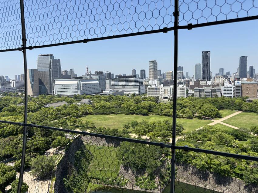 大阪府庁、府警が見えます。