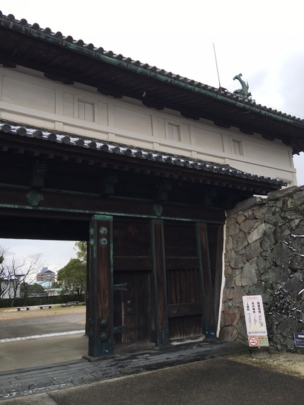 佐賀城の門です