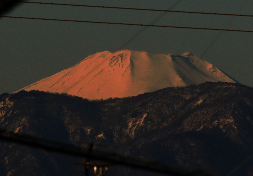 夜明けの富士山です。 なんか結...
