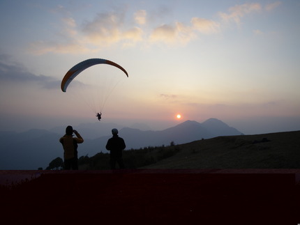 ネパールパラ飛行ツアーの写真