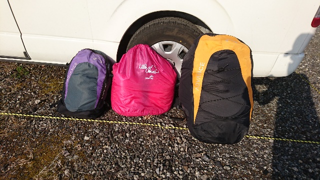 今回のサイドトリップの荷物はこ...