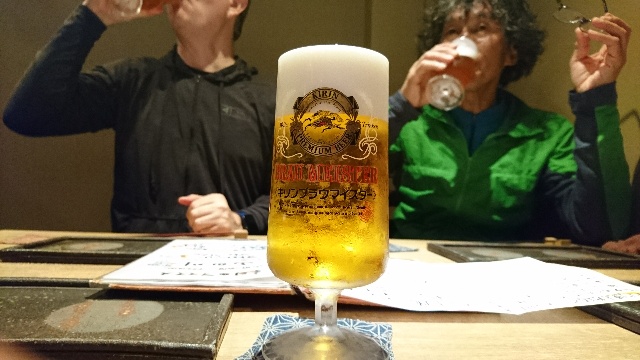 夕食は名瀬の歓楽街にタクシーで...