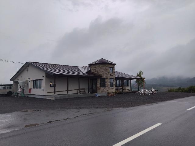 レストランはここ。ポツンと一軒...