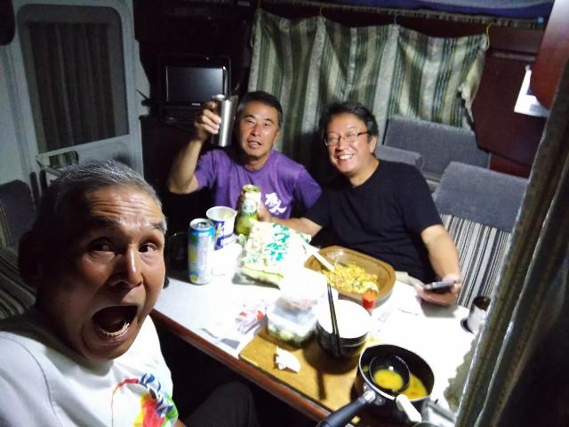 今日の3人で、車中いっぱい呑み...