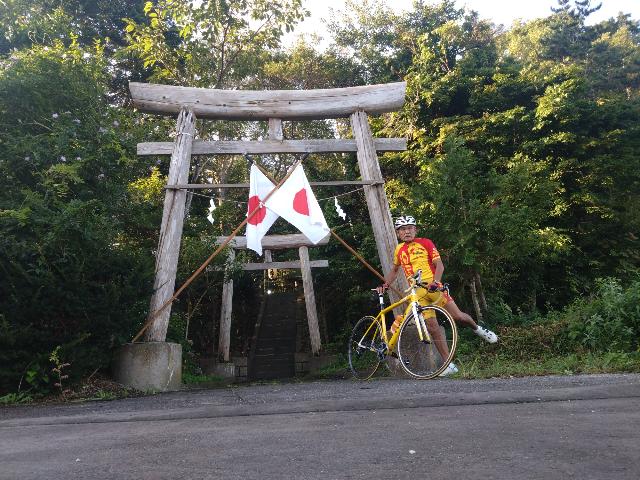 秋祭り?交差した日の丸掲揚、久...