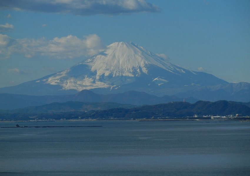 しばらく歩いてからの富士山。　...