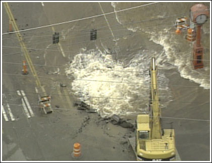 データセンター近辺で水道管破裂...
