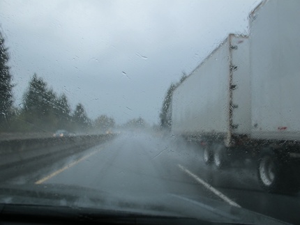 雨の運転は怖いわ〜〜