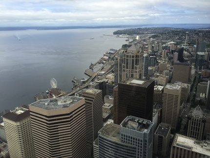 シアトルで一番高いビルからの眺...