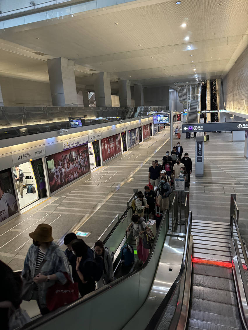 台北空港へ