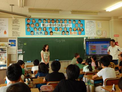 昨年まで机を並べていた小学校に...