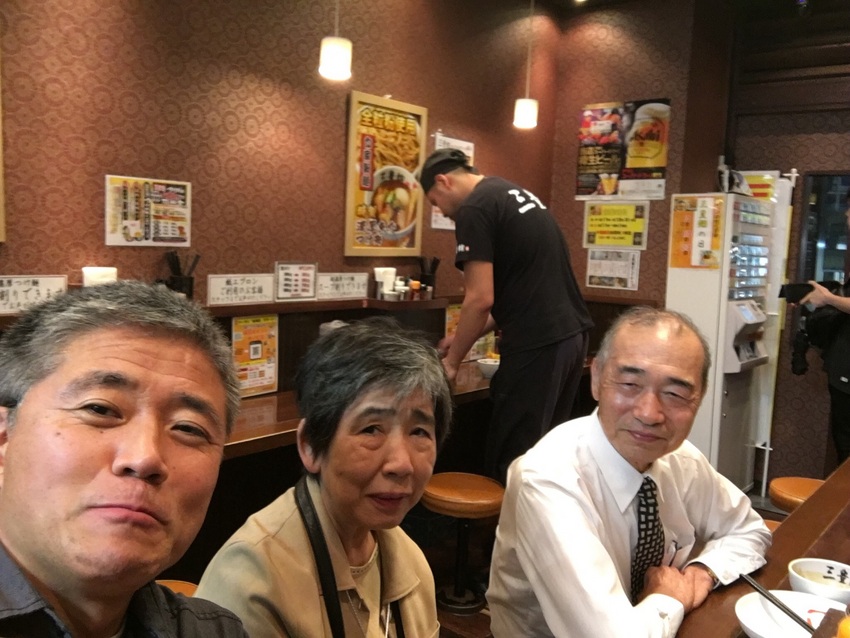 夕食は元町駅前のラーメン屋さん...