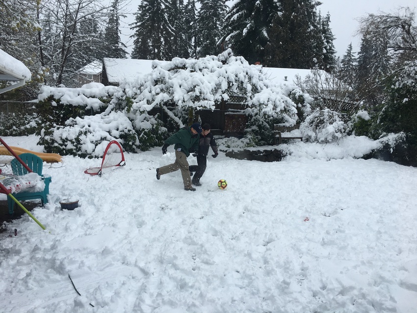 週明け二日間は雪のため学校がお...