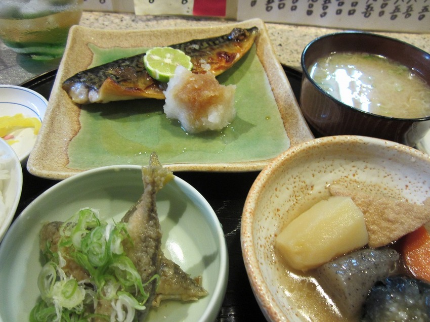 今日のお昼は　小さな店良で「焼...