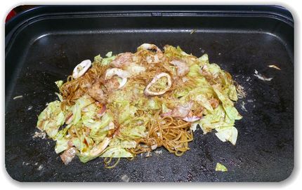 またお好み焼きと「焼きそば」−...