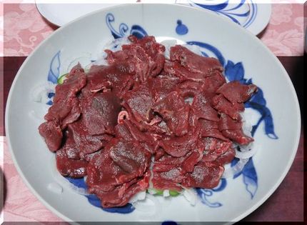「馬刺し」と「ますとぶりの寿司...