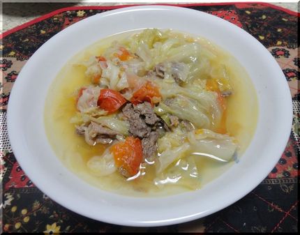 牛肉とトマト、キャベツの重ねス...