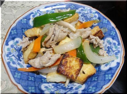 ミニ厚揚げと豚肉、野菜の炒め物...