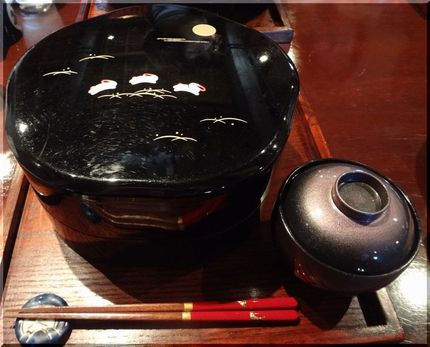 茶寮「三日月とうさぎ」