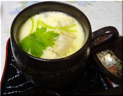 ＊茶碗蒸し 鶏肉、カニカマ、椎...