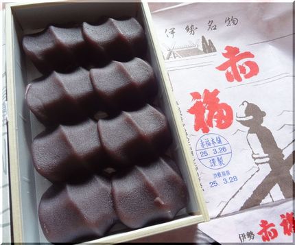 この形は、にぎった指跡のかたち...