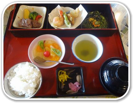 お昼は「ミニ御膳」、1180円...