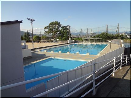 プールの横から小学校の横を抜け...
