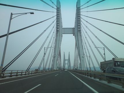 斜張橋、通過中！