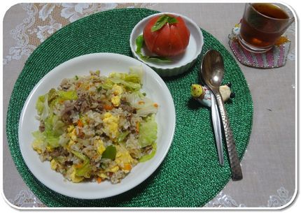＊レタス炒飯とトマト、バジルを...