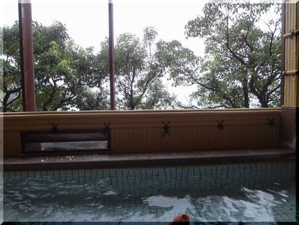 目の前は琵琶湖なんですが… 雨...