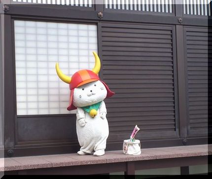 ひこにゃん、お疲れモードで、あ...