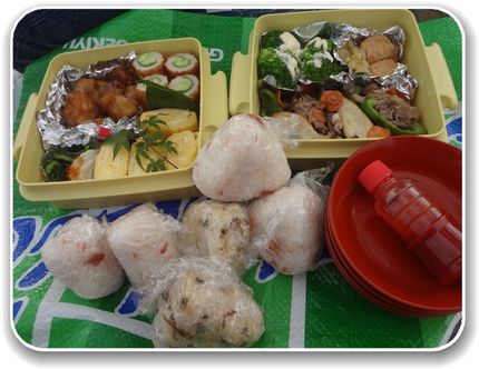 大内ダム公園で食べました。 紅...