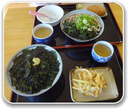 *肉うどん、コロッケ *ワカメ...