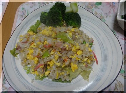 ＊レタス炒飯、ブロッコリー添え...